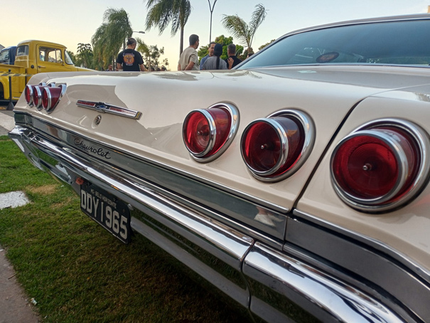 Chevrolet-Impala-1965-4