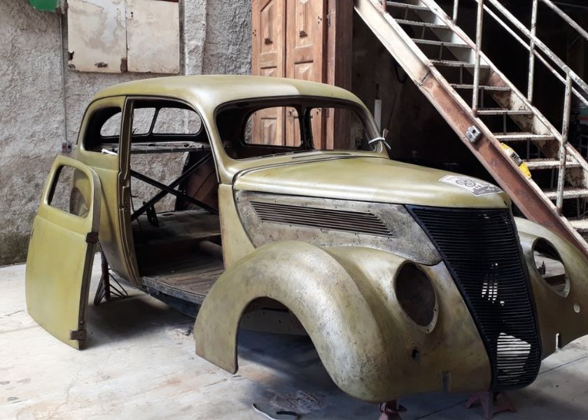 Ford Touring 1937 (1)